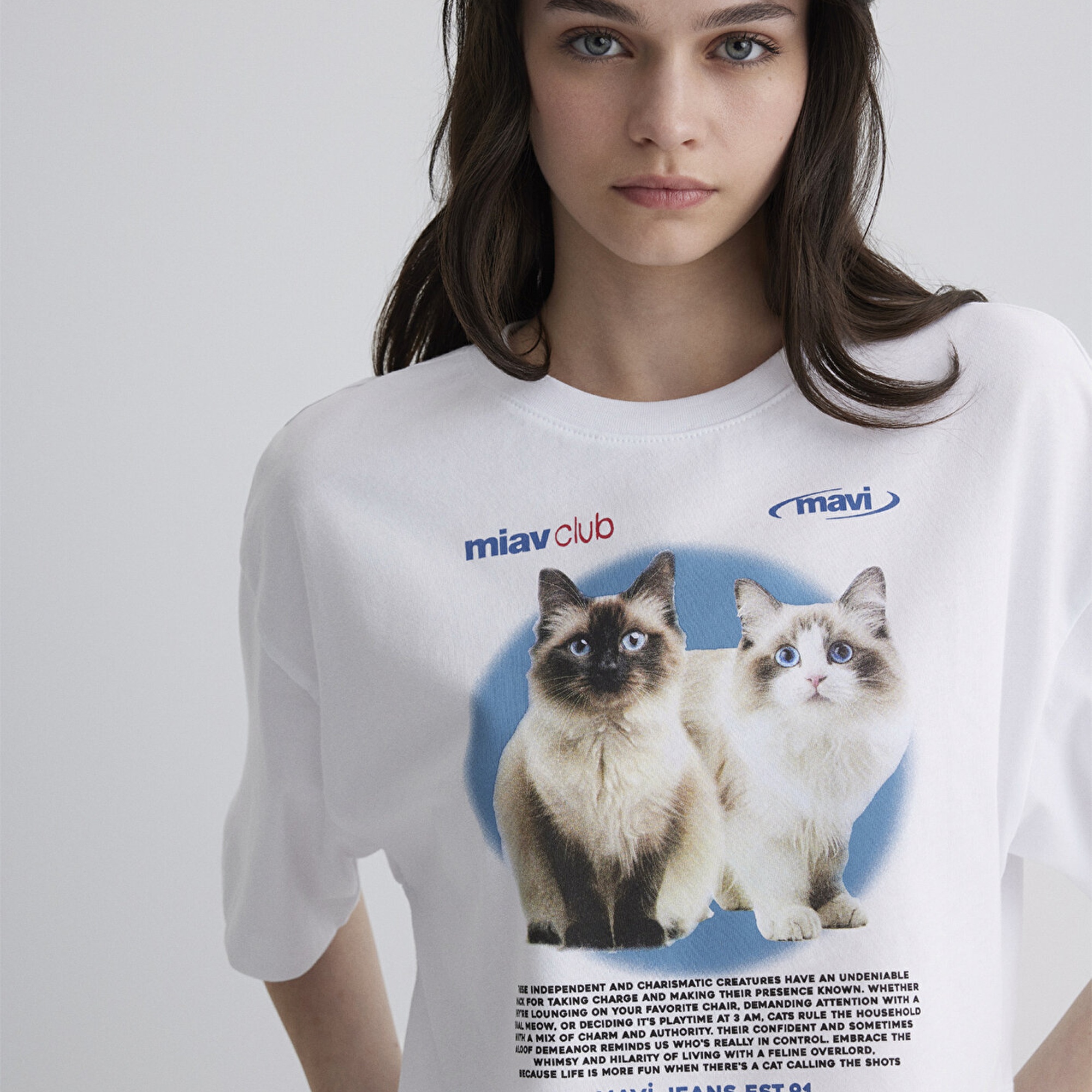 Mavi Kedi Baskılı Beyaz Tişört Crop / Kısa Kesim 1613098-620