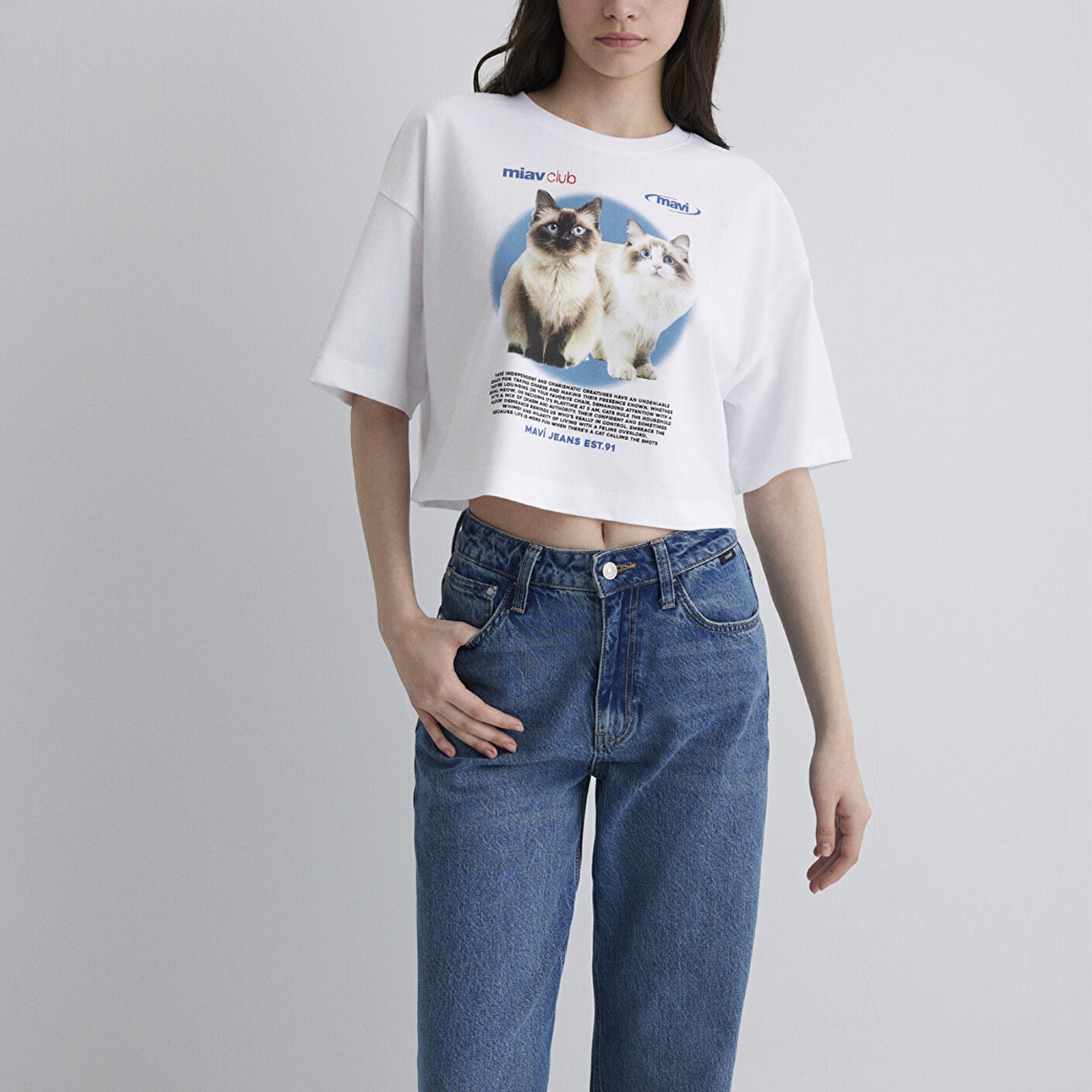 Mavi Kedi Baskılı Beyaz Tişört Crop / Kısa Kesim 1613098-620