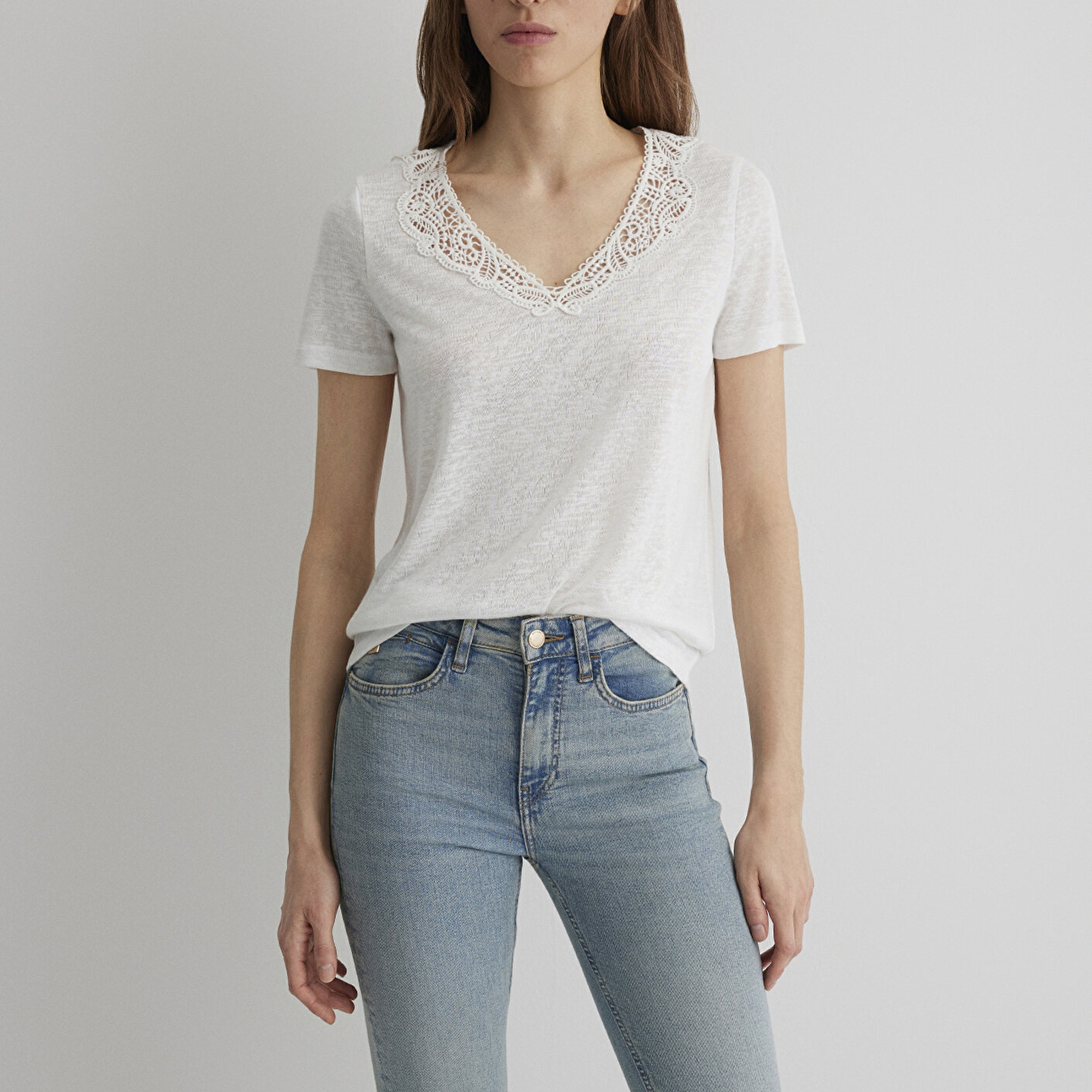 Mavi Dantel Detaylı Beyaz Tişört Slim Fit / Dar Kesim 1612752-70057