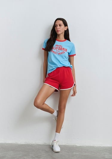  Mavi Biye Detaylı Kırmızı Şort 1410185-70467