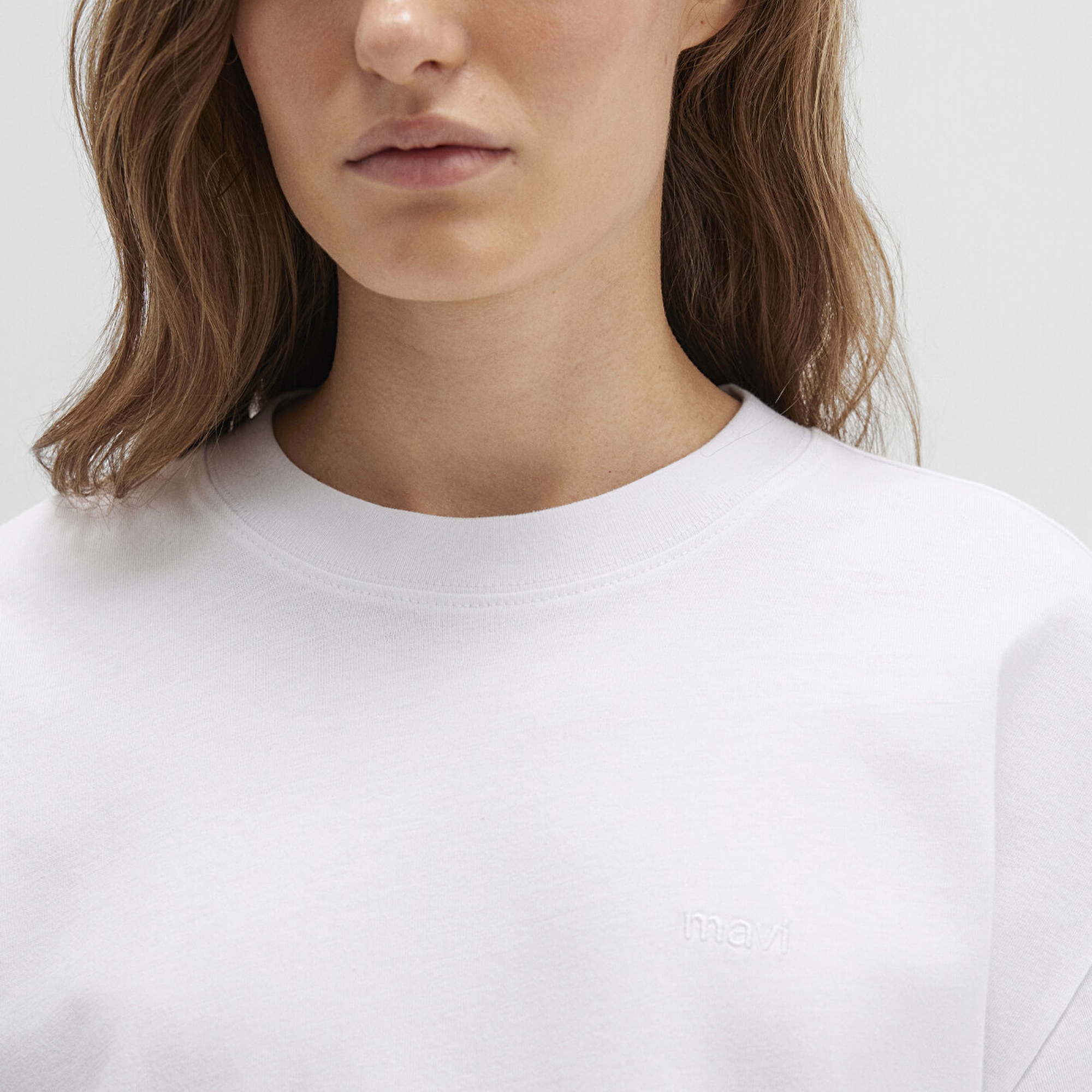 Mavi Mavi Naskışlı Beyaz Basic Tişört Loose Fit / Bol Rahat Kesim 1613225-620