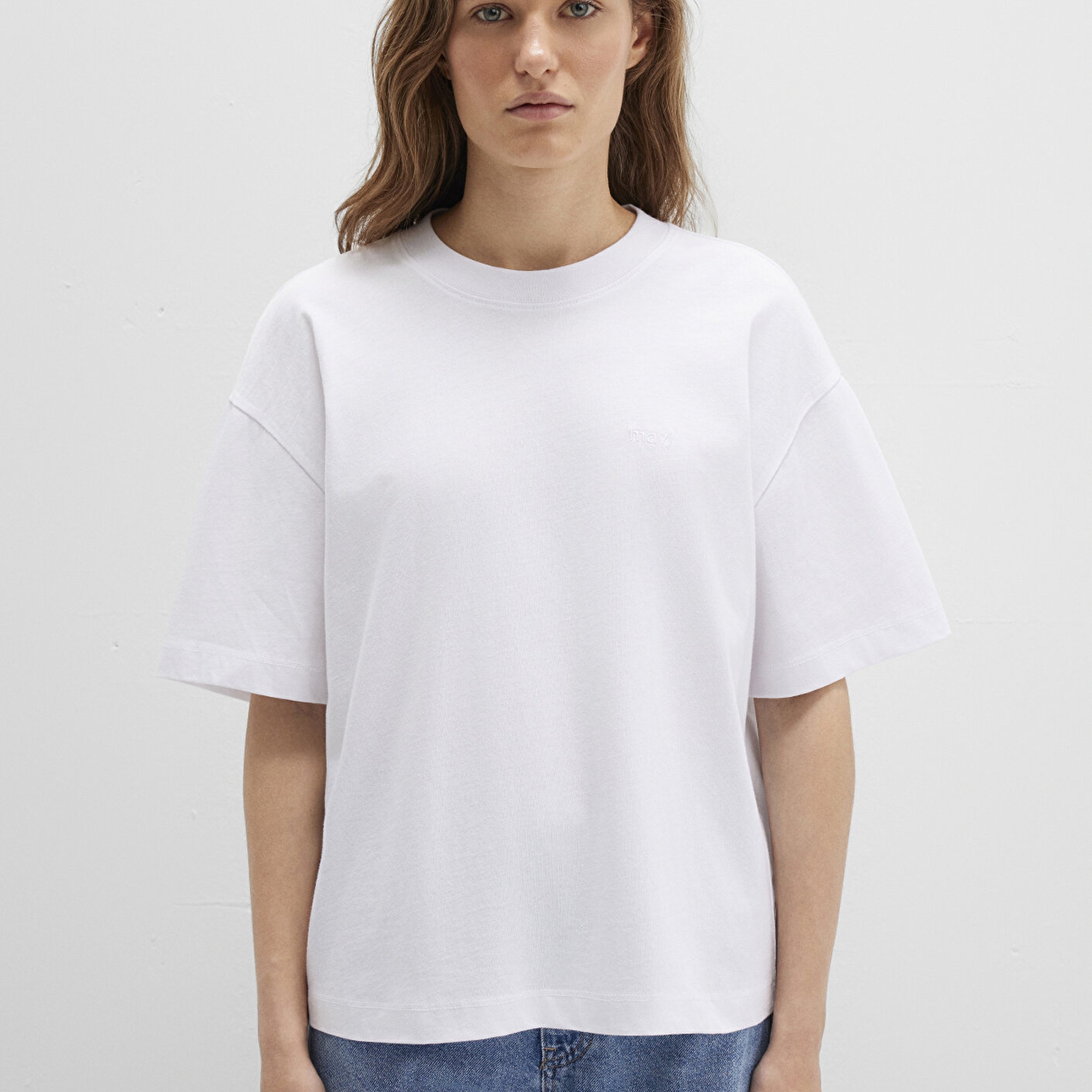 Mavi Mavi Naskışlı Beyaz Basic Tişört Loose Fit / Bol Rahat Kesim 1613225-620