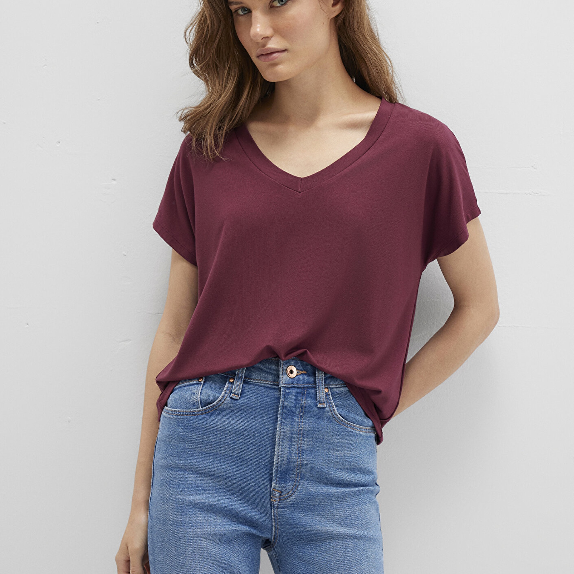 Mavi V Yaka Bordo Basic Viskoz Tişört Regular Fit / Normal Kesim 167714-70393