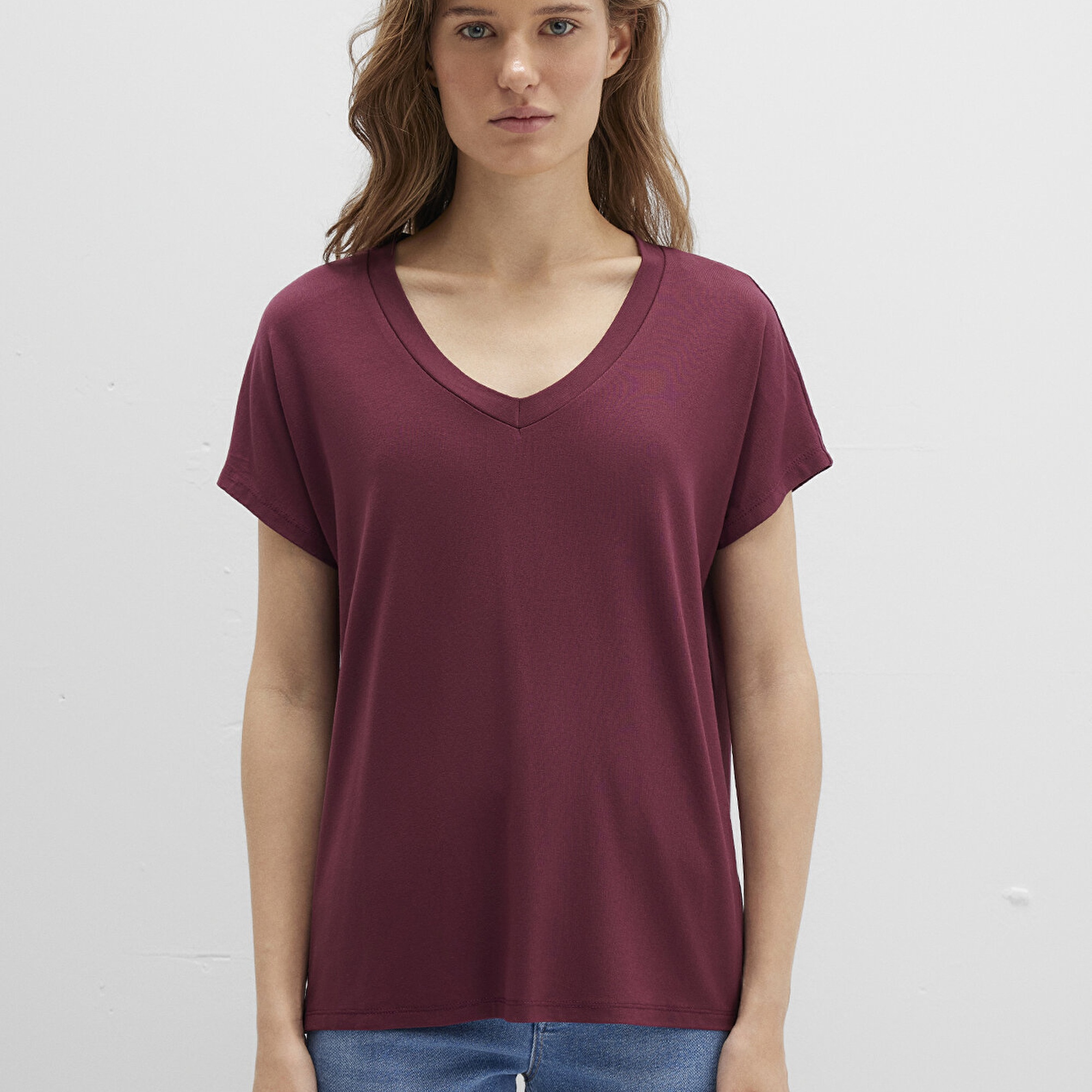 Mavi V Yaka Bordo Basic Viskoz Tişört Regular Fit / Normal Kesim 167714-70393