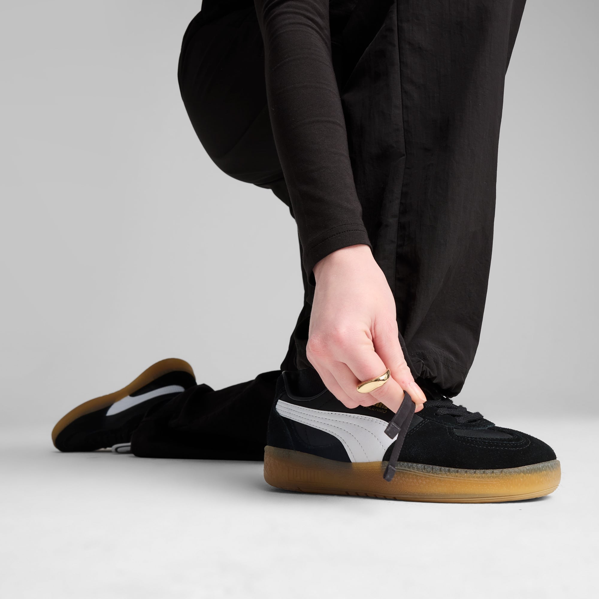 Puma Wardrobe Essentials Relaxed Kadın Siyah Eşofman Altı