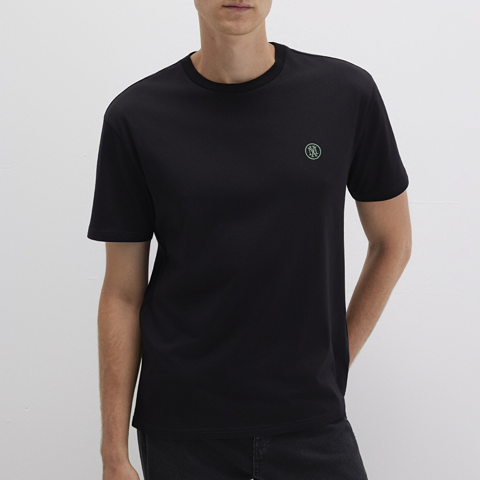 Mavi Mavi Logo İşlemeli Siyah Basic Tişört Loose Fit / Bol Rahat Kesim 067074-900