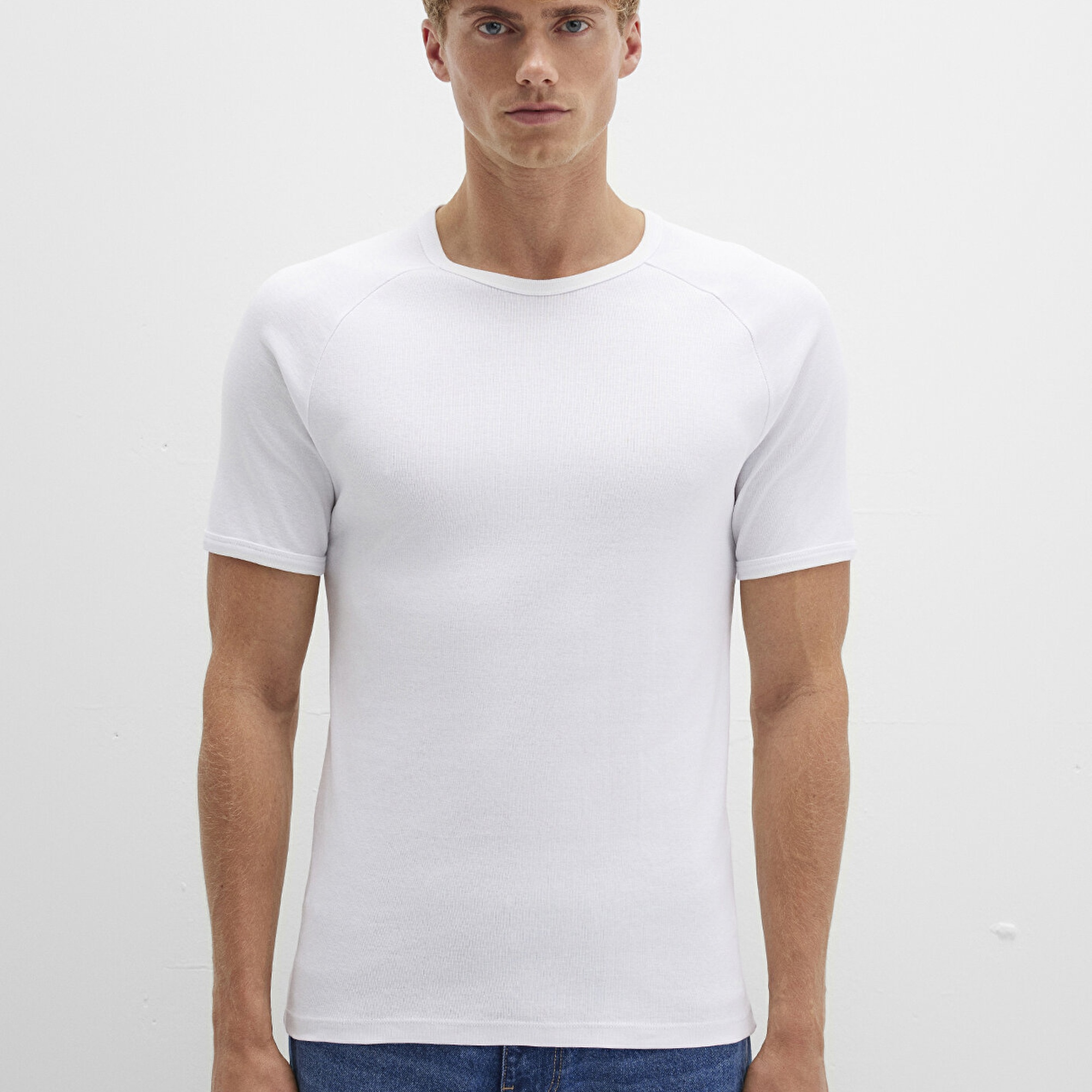 Mavi Ribana Detaylı Beyaz Tişört Fitted / Vücuda Oturan Kesim 06605622