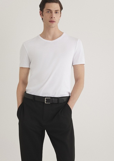  Mavi Ribana Detaylı V Yaka Beyaz Tişört Fitted / Vücuda Oturan Kesim 063748-620