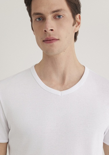  Mavi Ribana Detaylı V Yaka Beyaz Tişört Fitted / Vücuda Oturan Kesim 063748-620