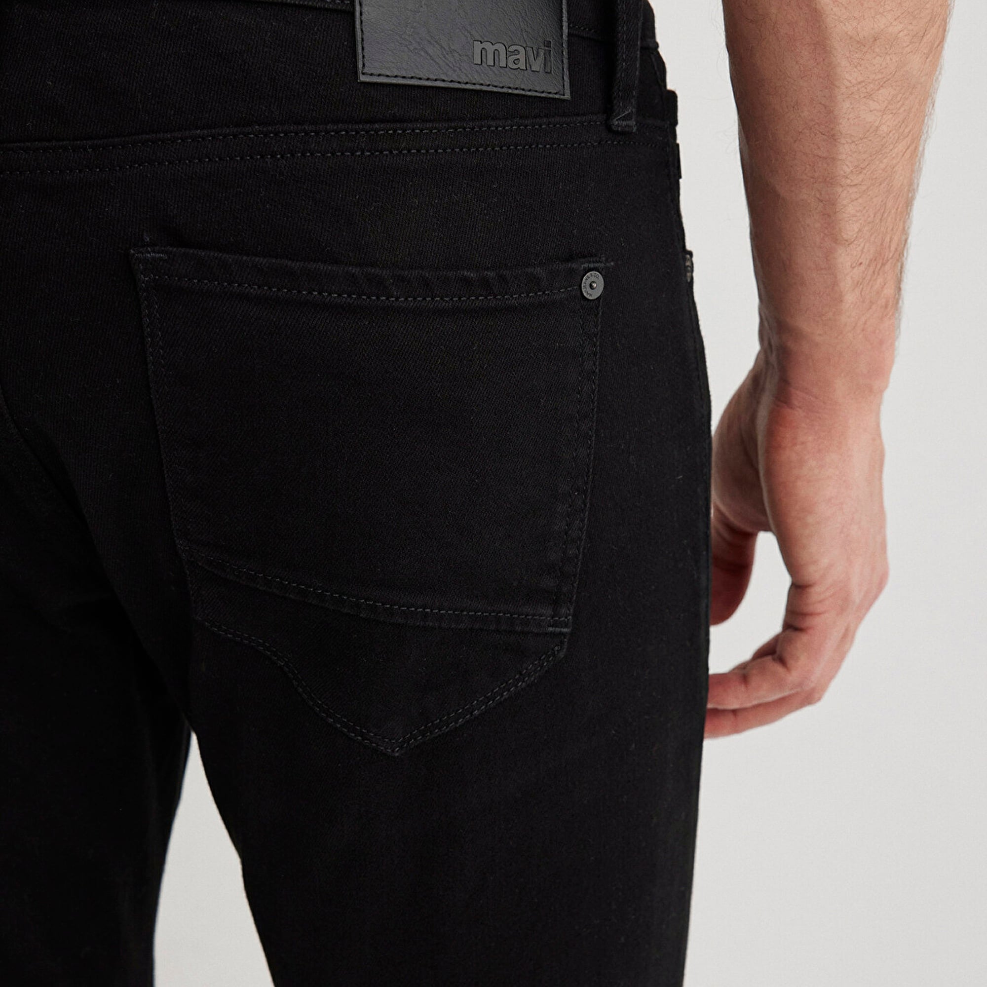 Mavi James Siyah Comfort Jean Pantolon 0042423313