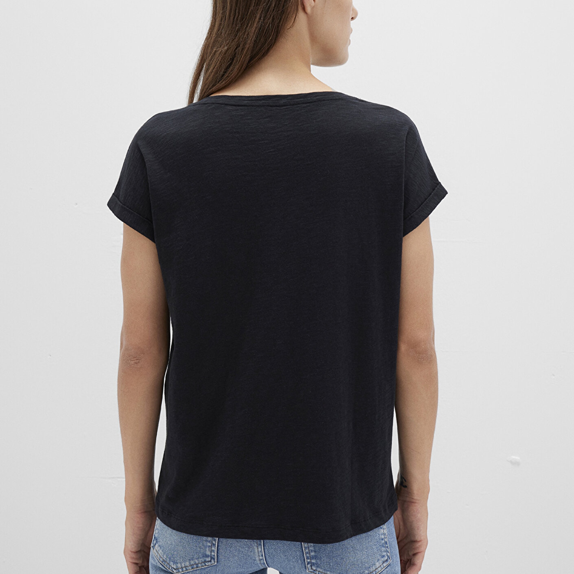 Mavi V Yaka Siyah Basic Tişört Loose Fit / Bol Rahat Kesim 1600961-900