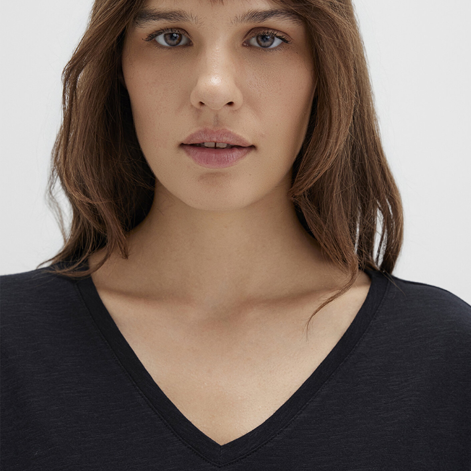 Mavi V Yaka Siyah Basic Tişört Loose Fit / Bol Rahat Kesim 1600961-900