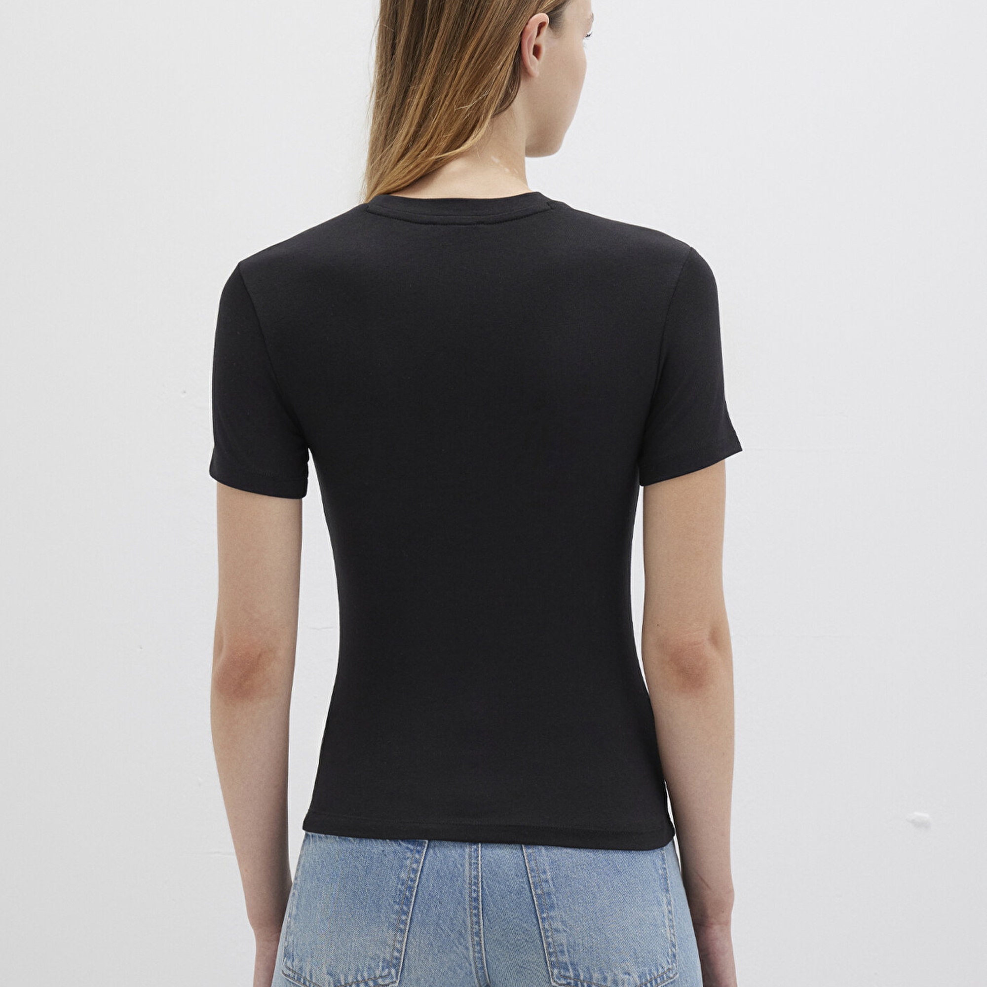 Mavi Lux Touch Siyah Basic Modal Tişört Fitted / Vücuda Oturan Kesim 1600963-900