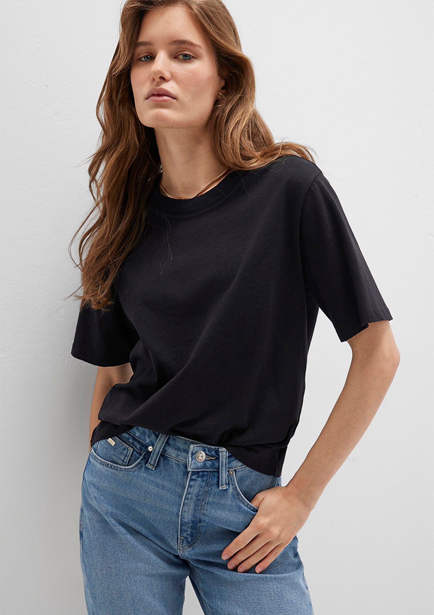  Mavi Bisiklet Yaka Siyah Basic Tişört Regular Fit / Normal Kesim 1600955-900