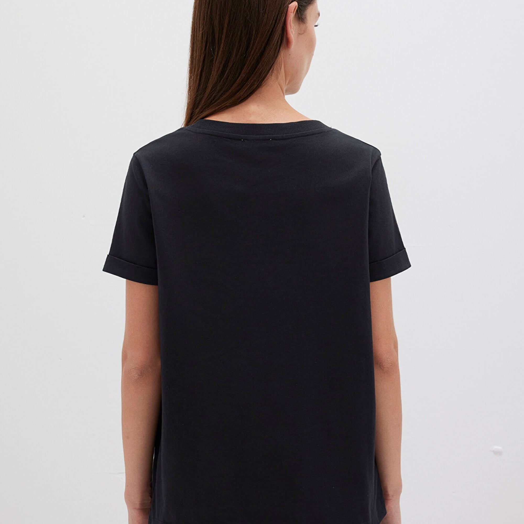 Mavi V Yaka Siyah Basic Tişört Regular Fit / Normal Kesim 166248-900