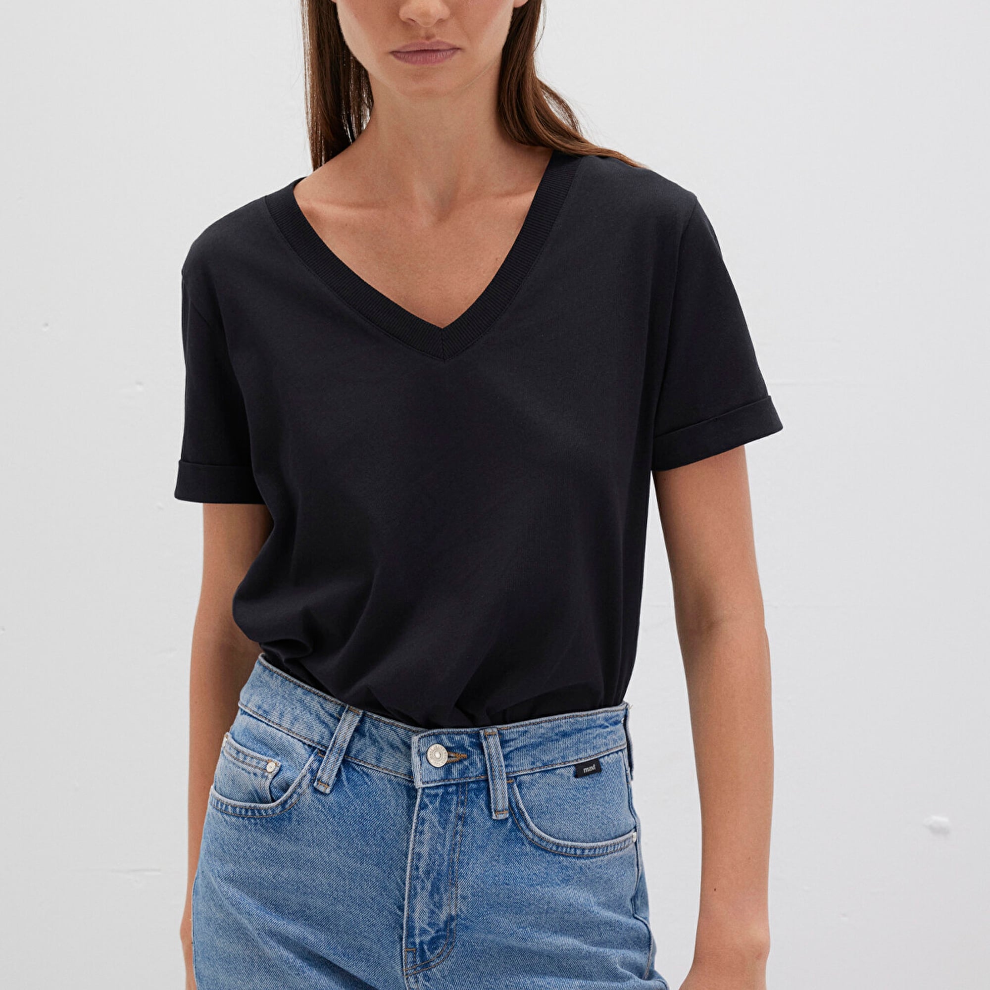 Mavi V Yaka Siyah Basic Tişört Regular Fit / Normal Kesim 166248-900