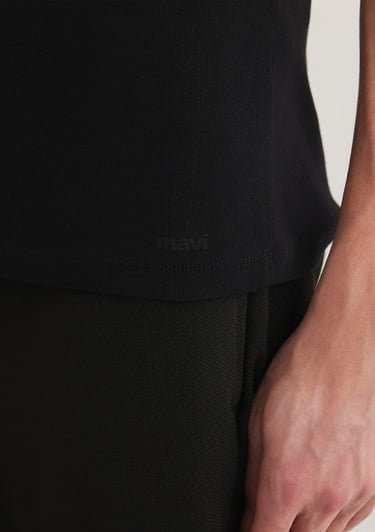  Mavi Ribana Detaylı V Yaka Siyah Tişört Fitted / Vücuda Oturan Kesim 063748-900