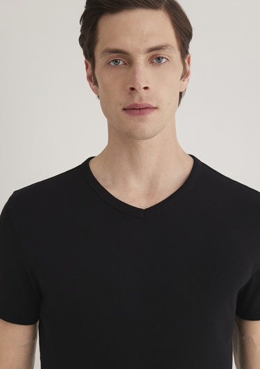  Mavi Ribana Detaylı V Yaka Siyah Tişört Fitted / Vücuda Oturan Kesim 063748-900