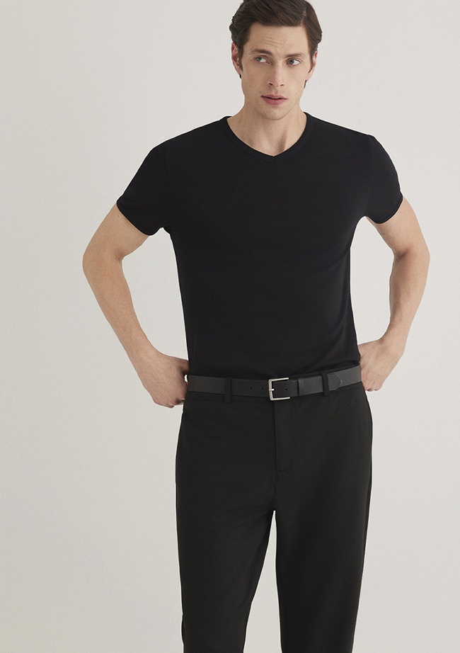  Mavi Ribana Detaylı V Yaka Siyah Tişört Fitted / Vücuda Oturan Kesim 063748-900