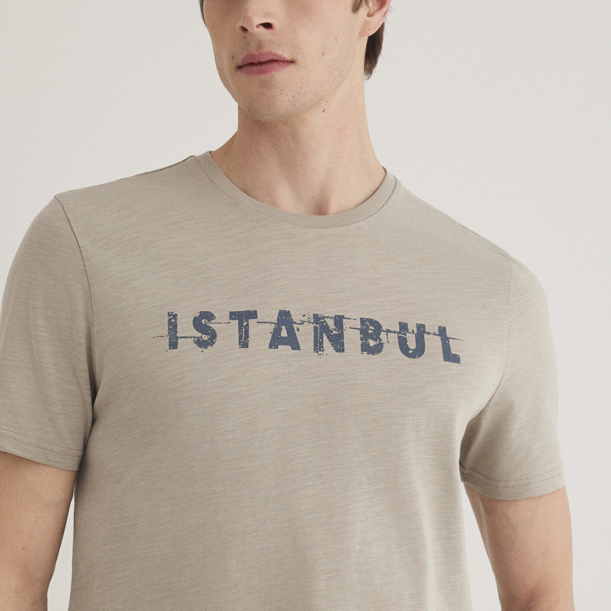 Mavi İstanbul Baskılı Bej Tişört Slim Fit / Dar Kesim 066282-31935