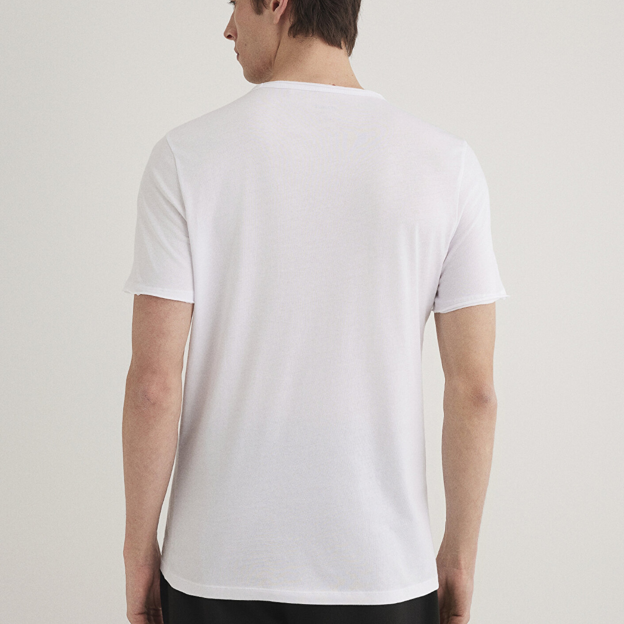 Mavi Dikişli Cep Detaylı Beyaz Tişört Fitted / Vücuda Oturan Kesim 062772-20843