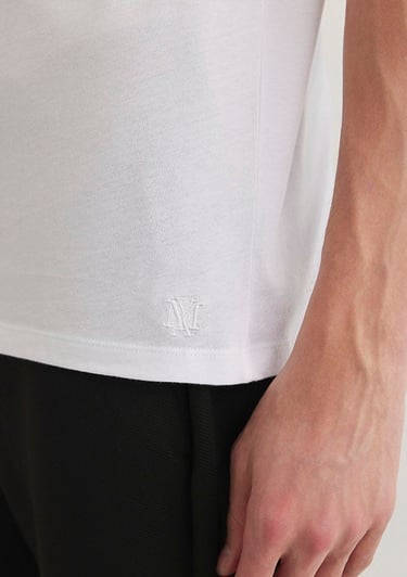  Mavi Dikişli Cep Detaylı Beyaz Tişört Fitted / Vücuda Oturan Kesim 062772-20843