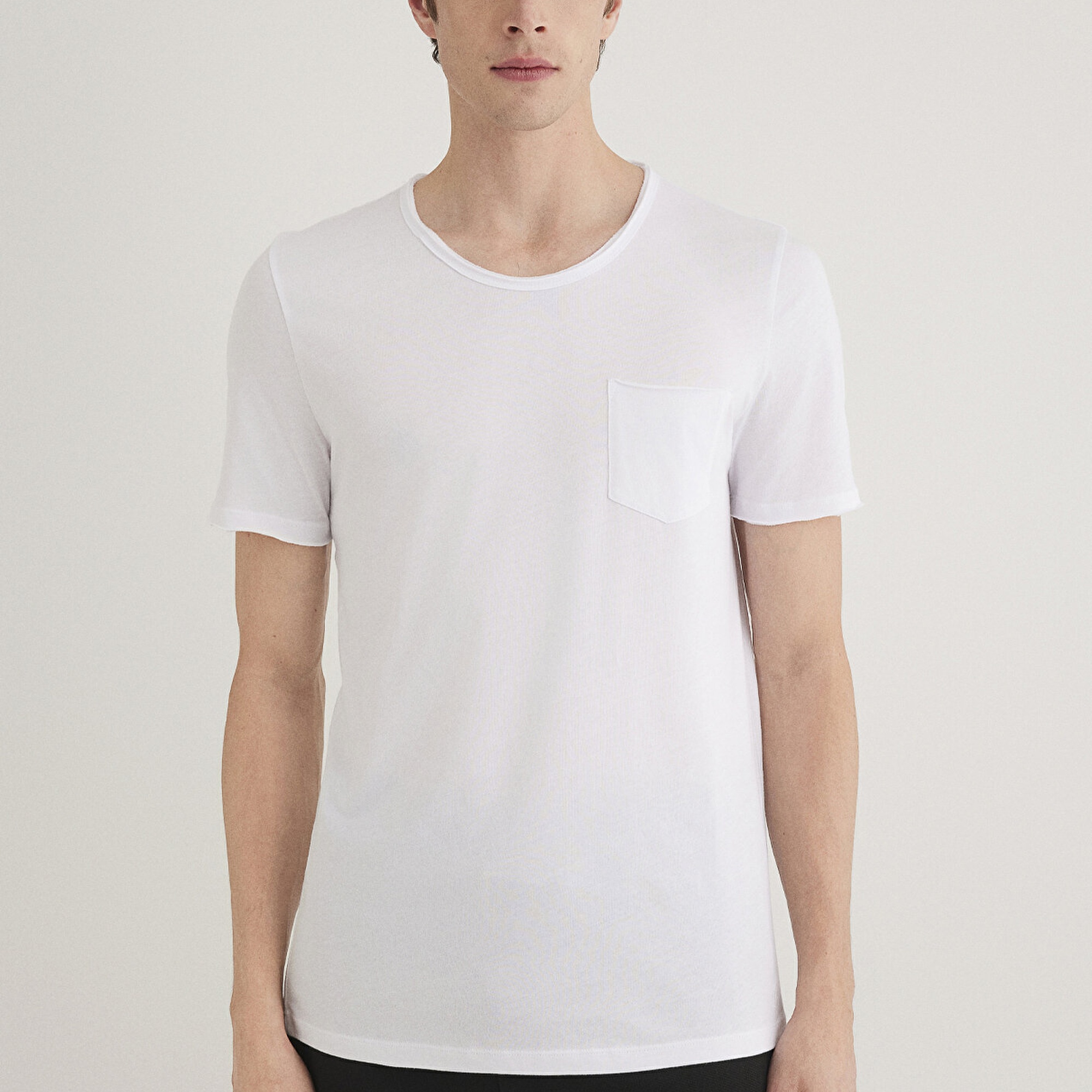 Mavi Dikişli Cep Detaylı Beyaz Tişört Fitted / Vücuda Oturan Kesim 062772-20843