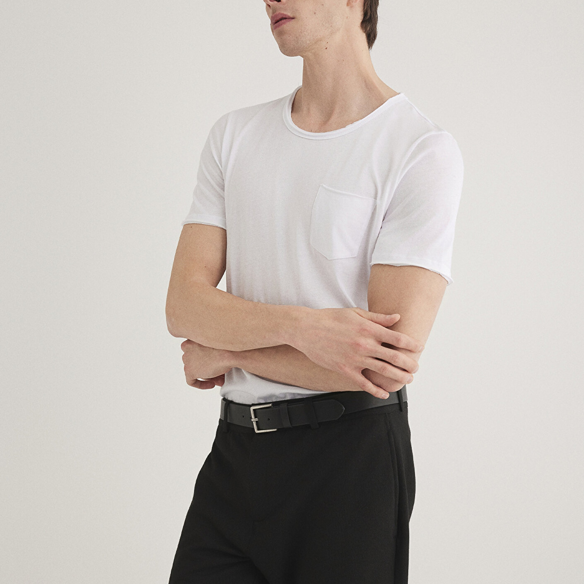 Mavi Dikişli Cep Detaylı Beyaz Tişört Fitted / Vücuda Oturan Kesim 062772-20843