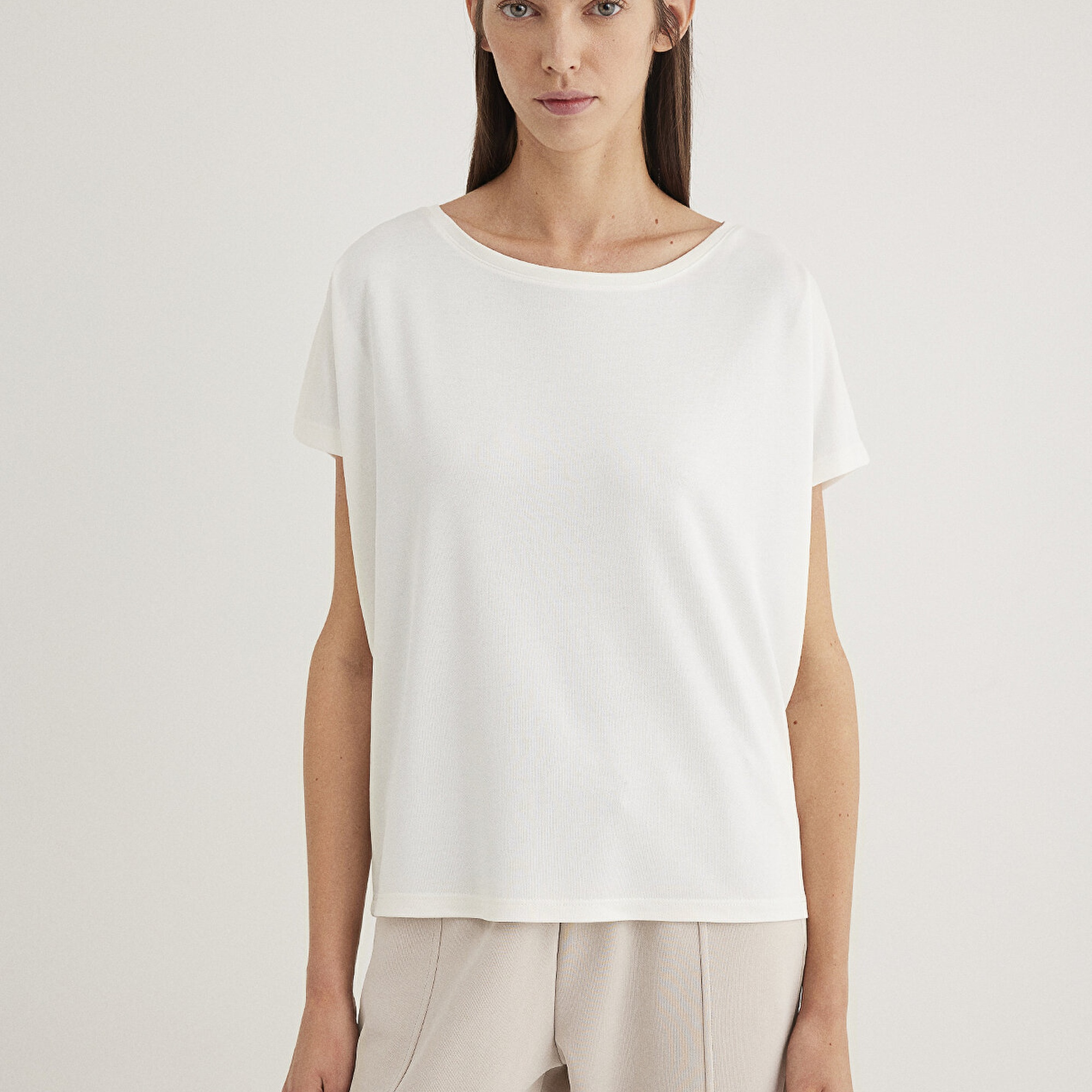 Mavi Lux Touch TENCEL TM Modal Ekru Basic Tişört Loose Fit / Bol Rahat Kesim 167245-25705