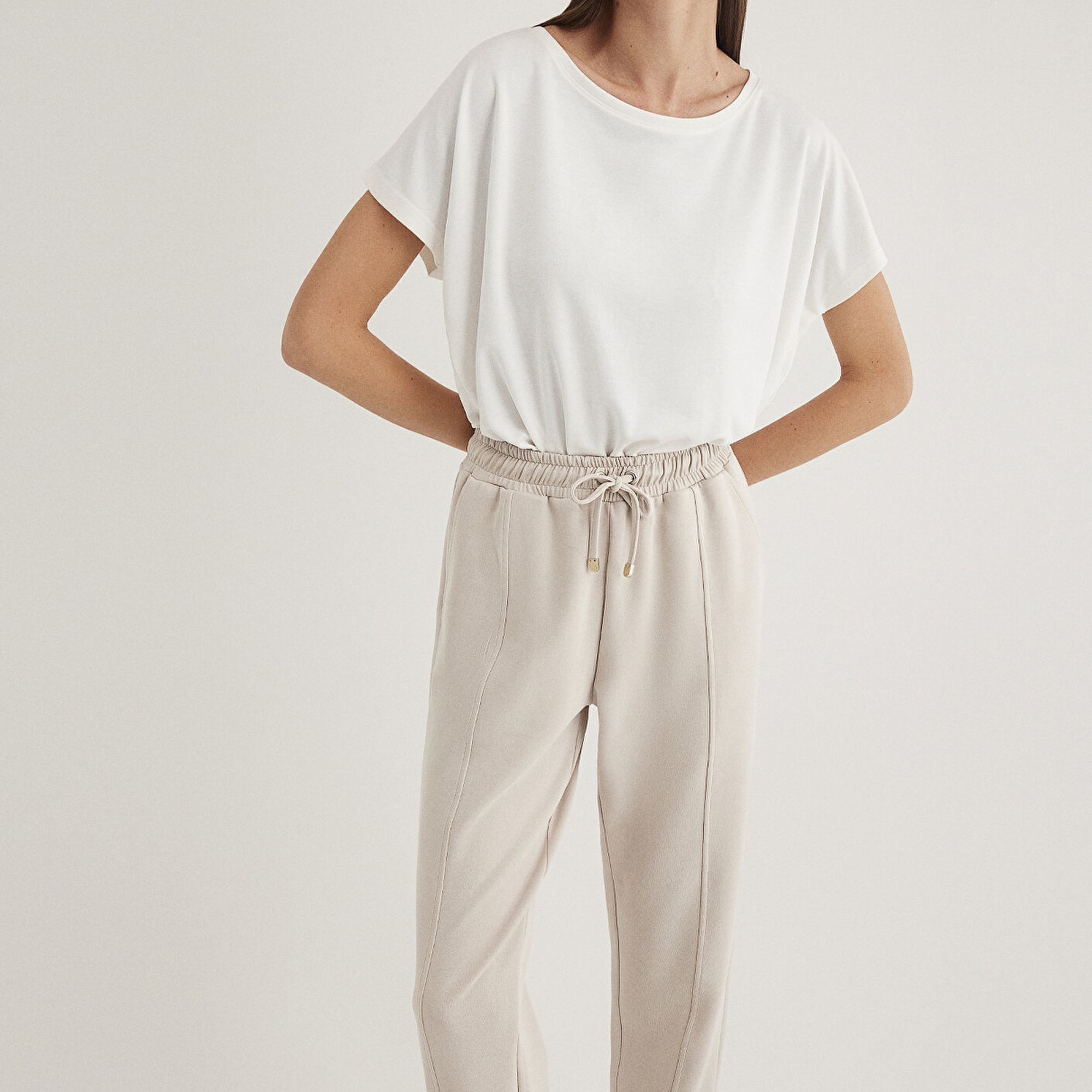 Mavi Lux Touch TENCEL TM Modal Ekru Basic Tişört Loose Fit / Bol Rahat Kesim 167245-25705