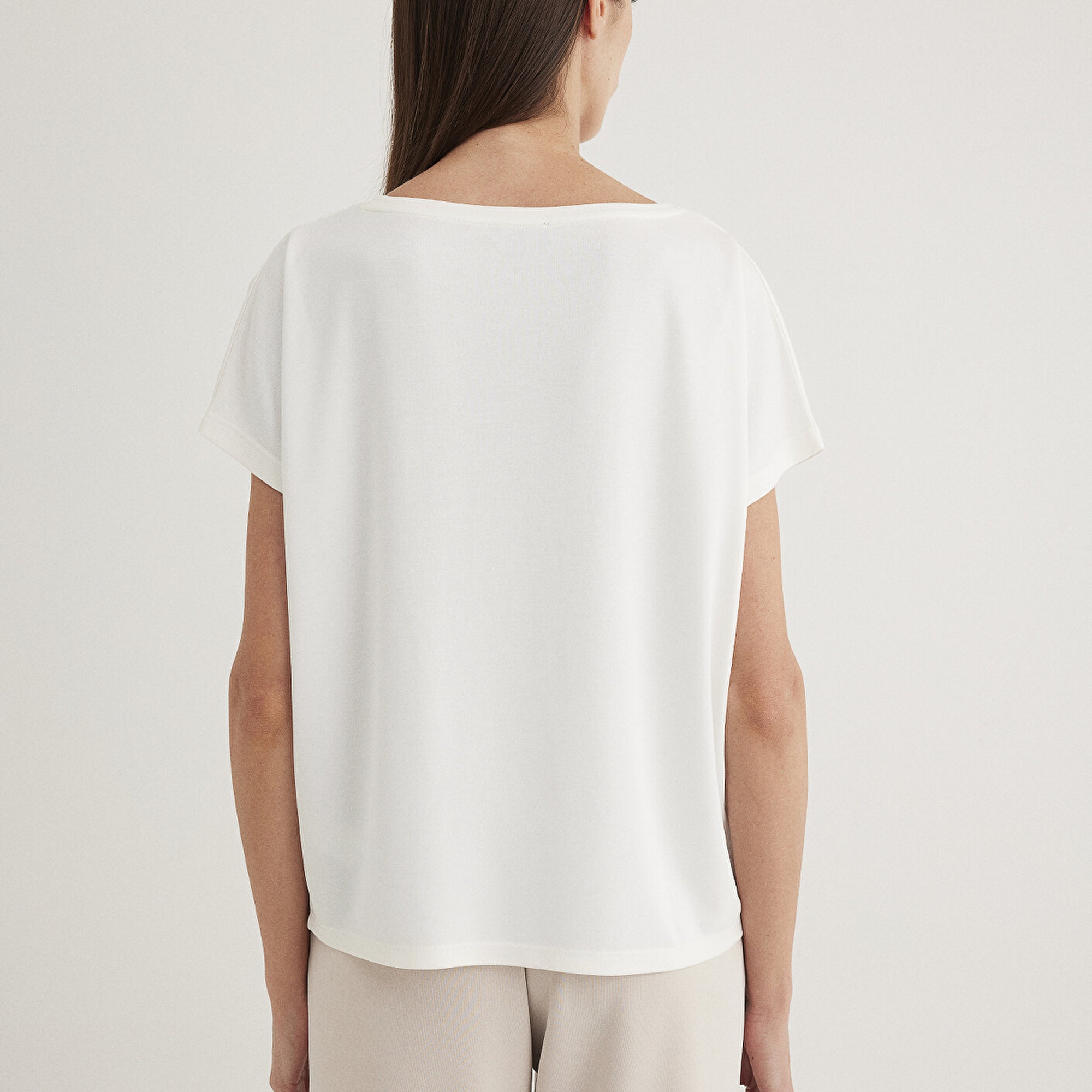 Mavi Lux Touch TENCEL TM Modal Ekru Basic Tişört Loose Fit / Bol Rahat Kesim 167245-25705