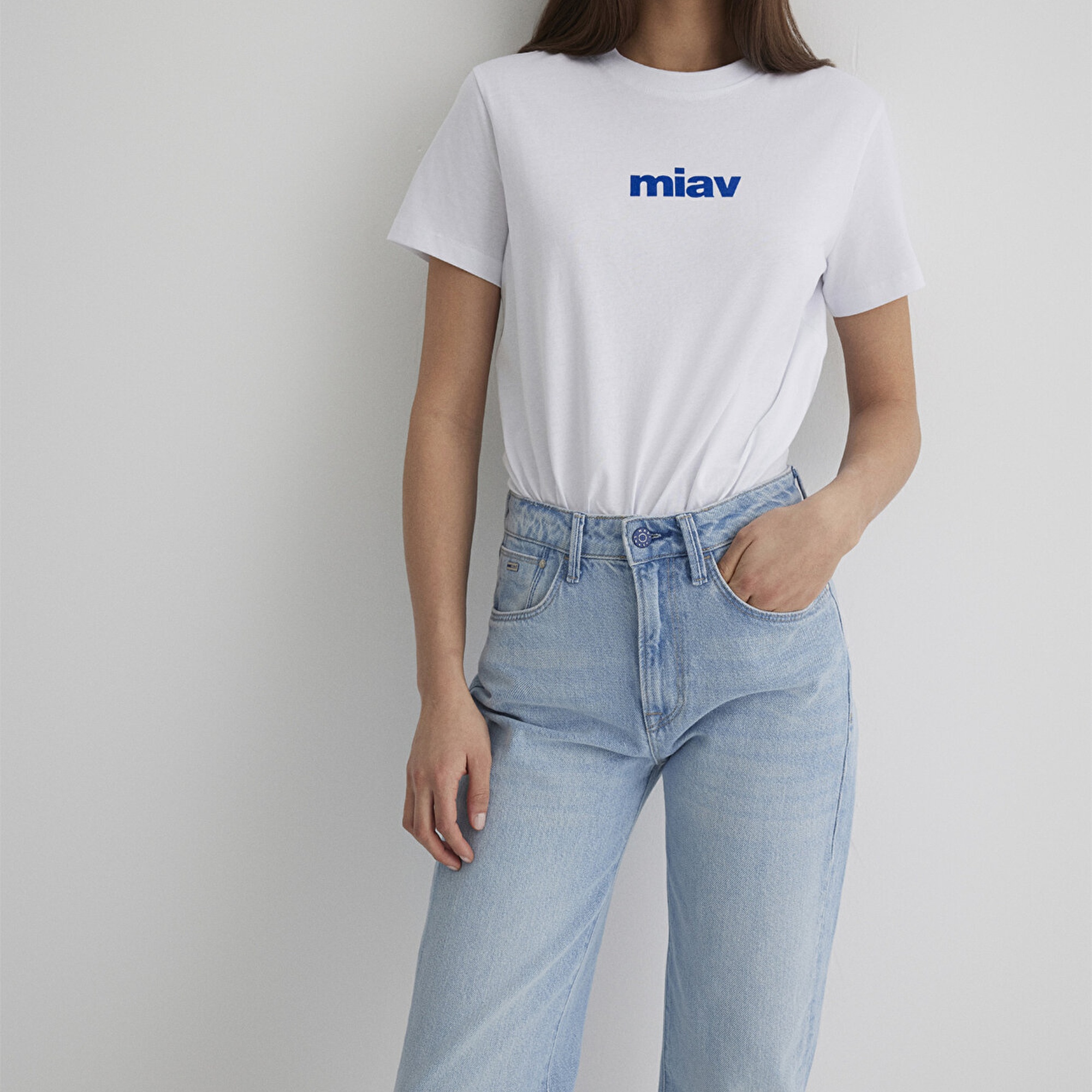 Mavi Miav Baskılı Beyaz Tişört Regular Fit / Normal Kesim 1610622-620