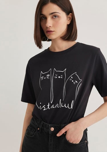  Mavi Kedi Baskılı Siyah İstanbul Tişört Regular Fit / Normal Kesim 1610674-70087