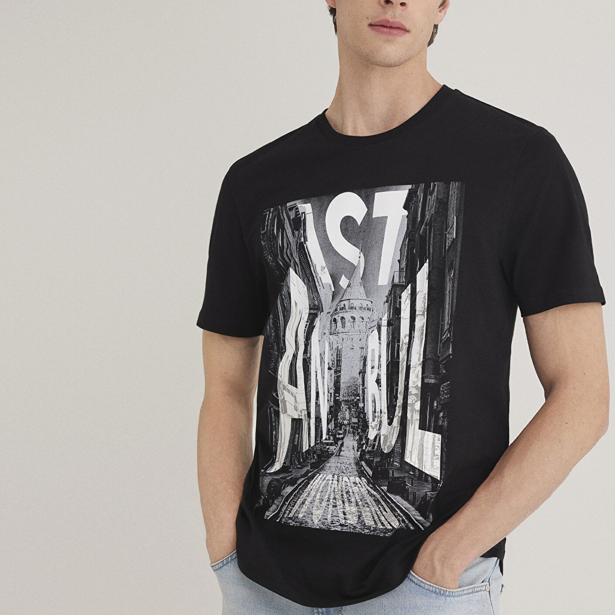 Mavi İstanbul Galata Baskılı Siyah Tişört Slim Fit / Dar Kesim 067053-900