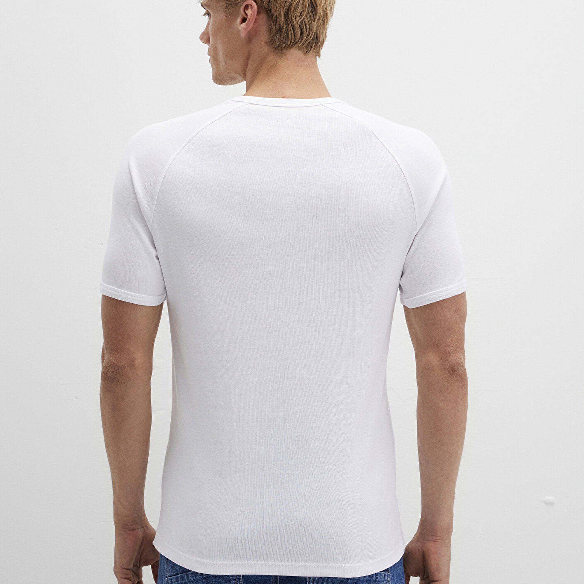 Mavi Ribana Detaylı Beyaz Tişört Fitted / Vücuda Oturan Kesim 06605622