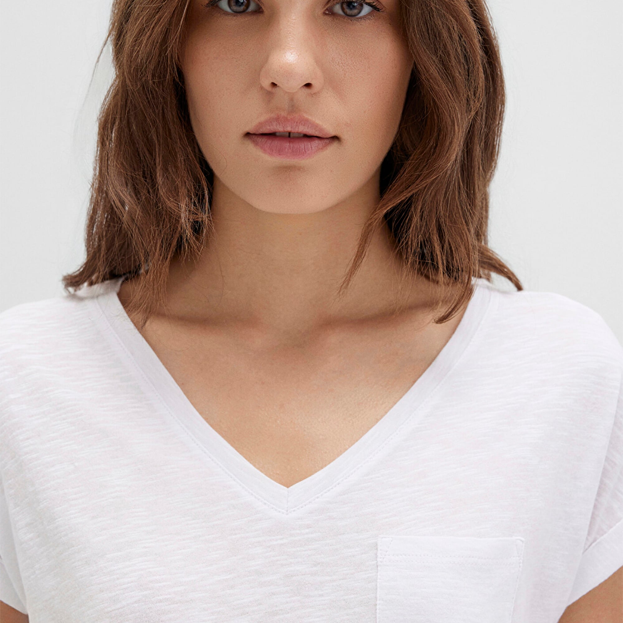 Mavi V Yaka Beyaz Basic Tişört Loose Fit / Bol Rahat Kesim 1600961-620