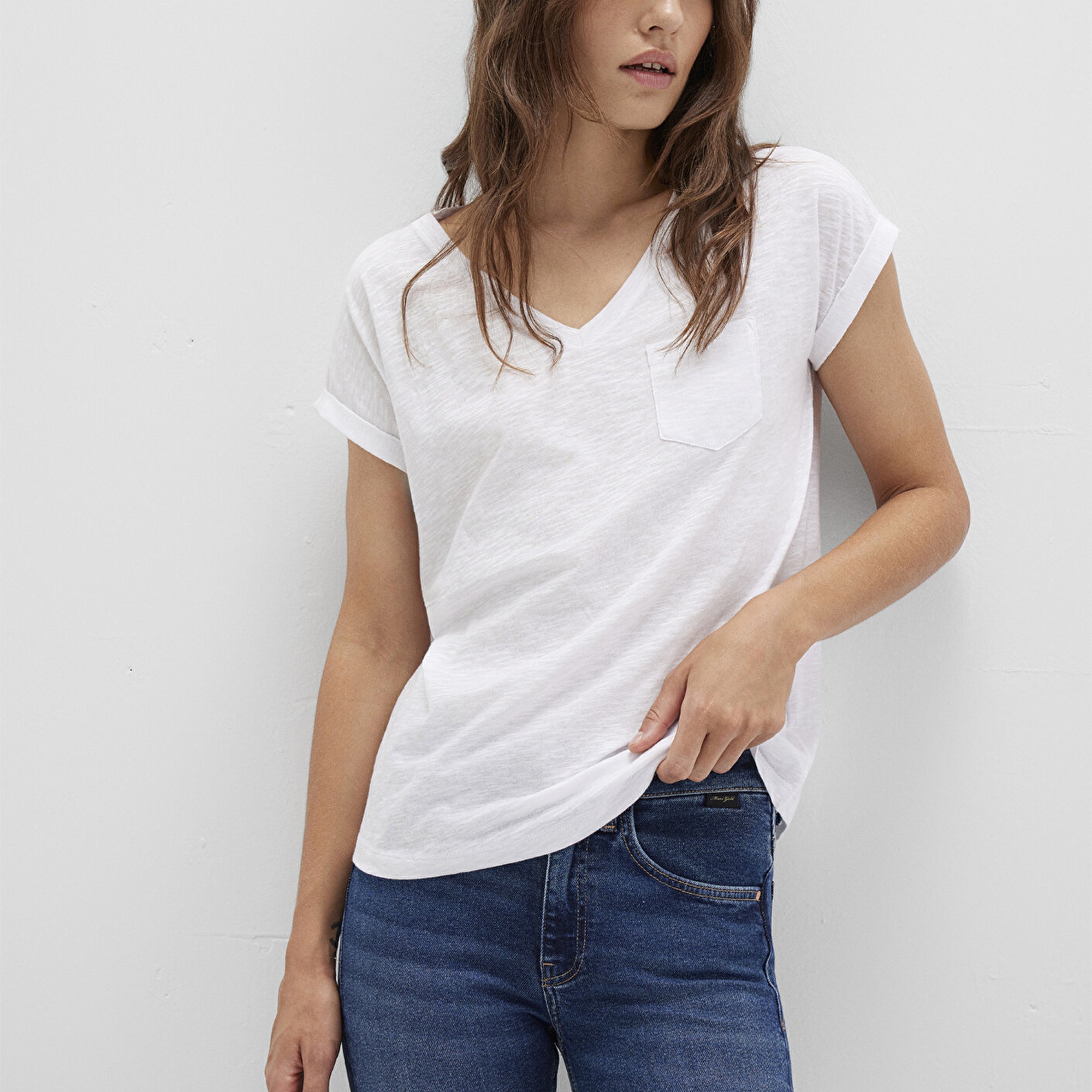 Mavi V Yaka Beyaz Basic Tişört Loose Fit / Bol Rahat Kesim 1600961-620