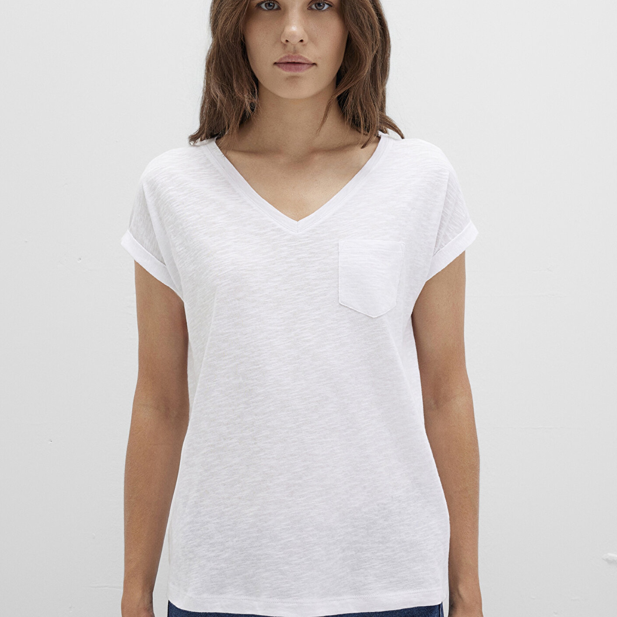 Mavi V Yaka Beyaz Basic Tişört Loose Fit / Bol Rahat Kesim 1600961-620