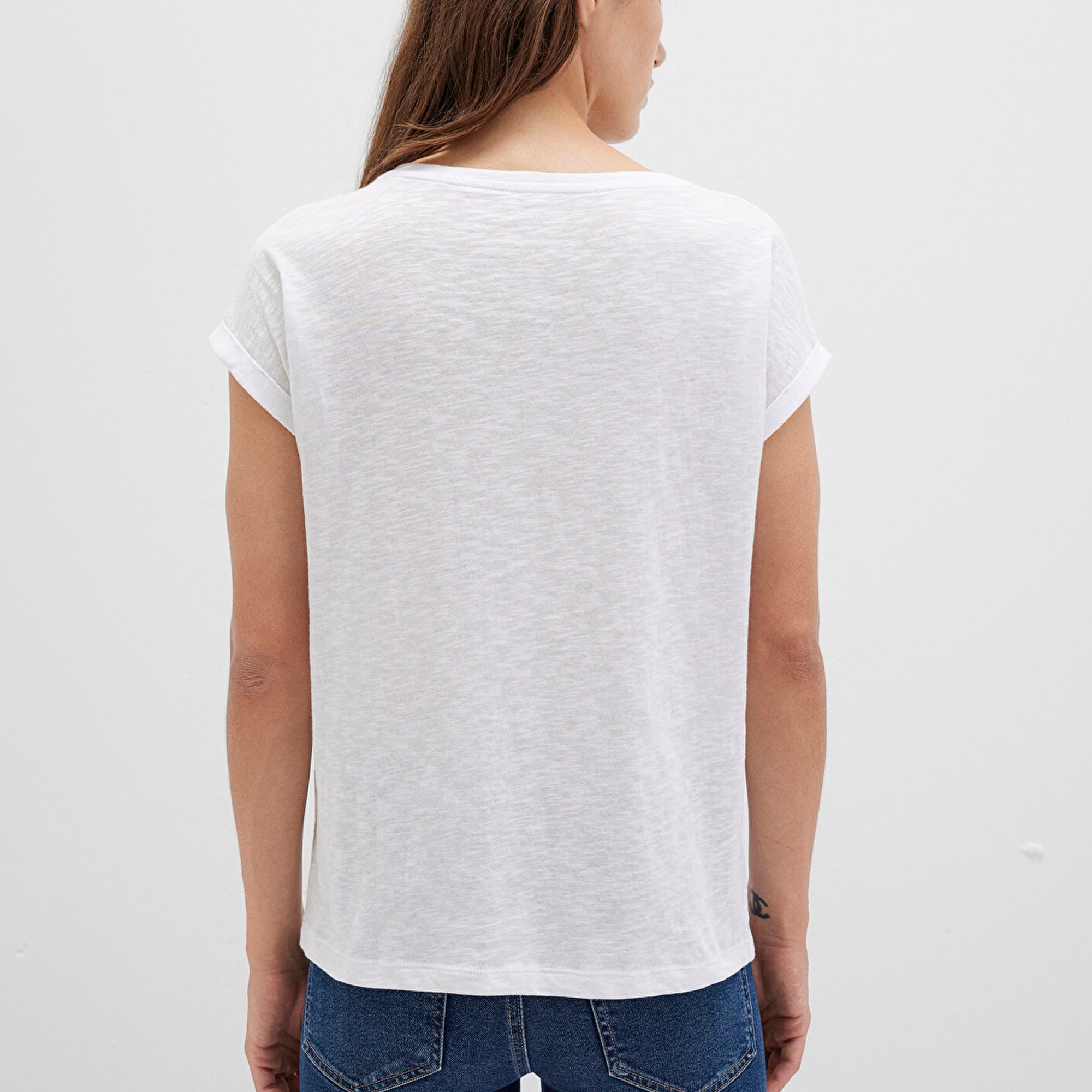 Mavi V Yaka Beyaz Basic Tişört Loose Fit / Bol Rahat Kesim 1600961-620