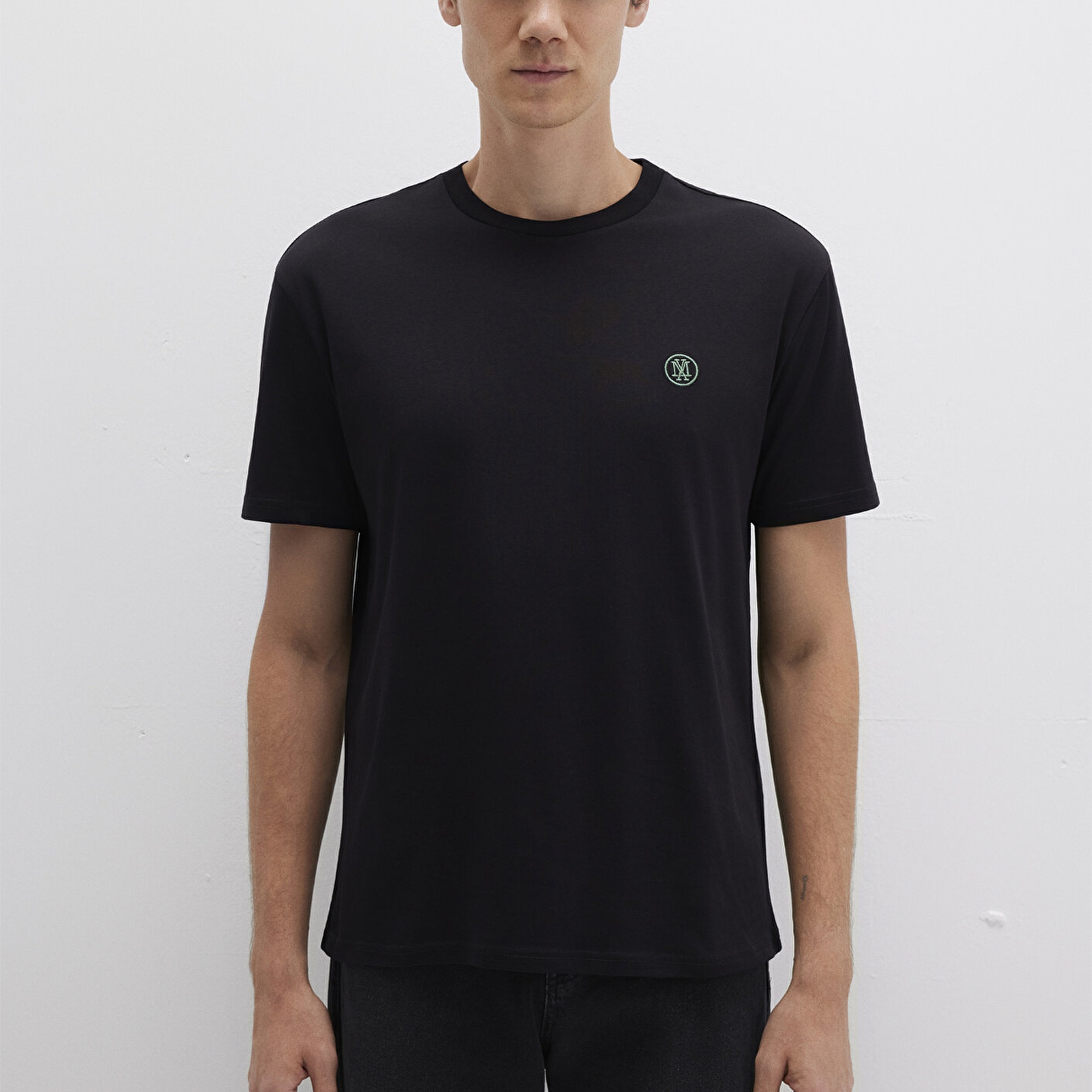 Mavi Mavi Logo İşlemeli Siyah Basic Tişört Loose Fit / Bol Rahat Kesim 067074-900