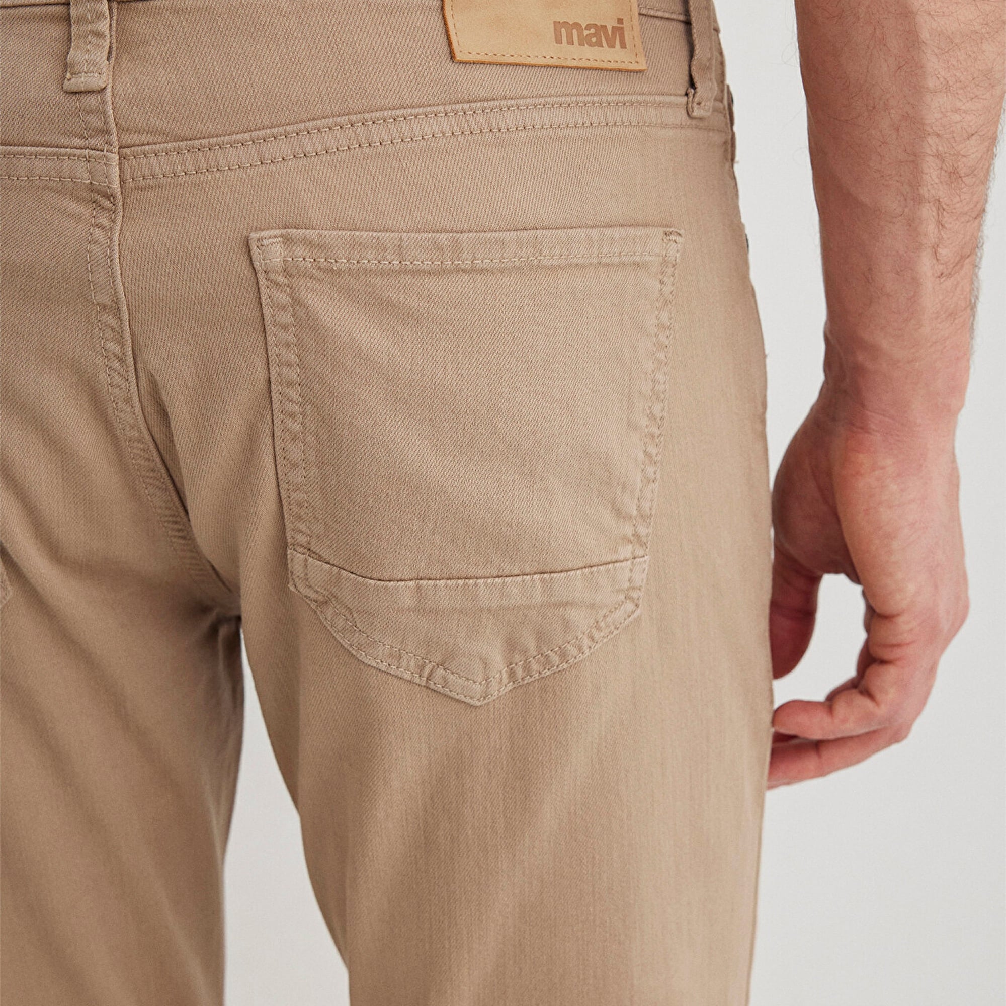 Mavi Martin Koyu Bej Comfort Gabardin Pantolon 0037832492