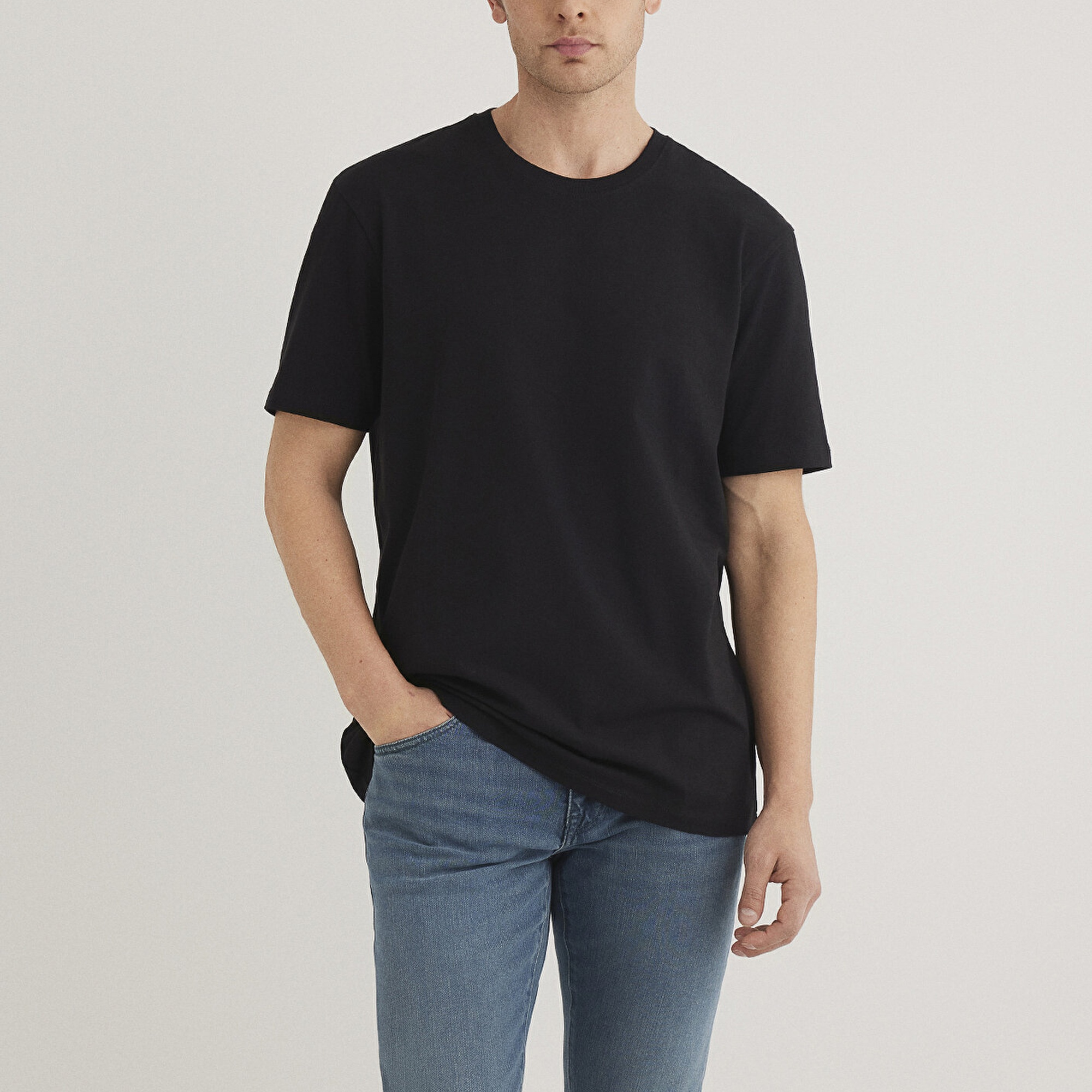 Mavi Stretch Siyah Basic Tişört Regular Fit / Normal Kesim 0610252-900