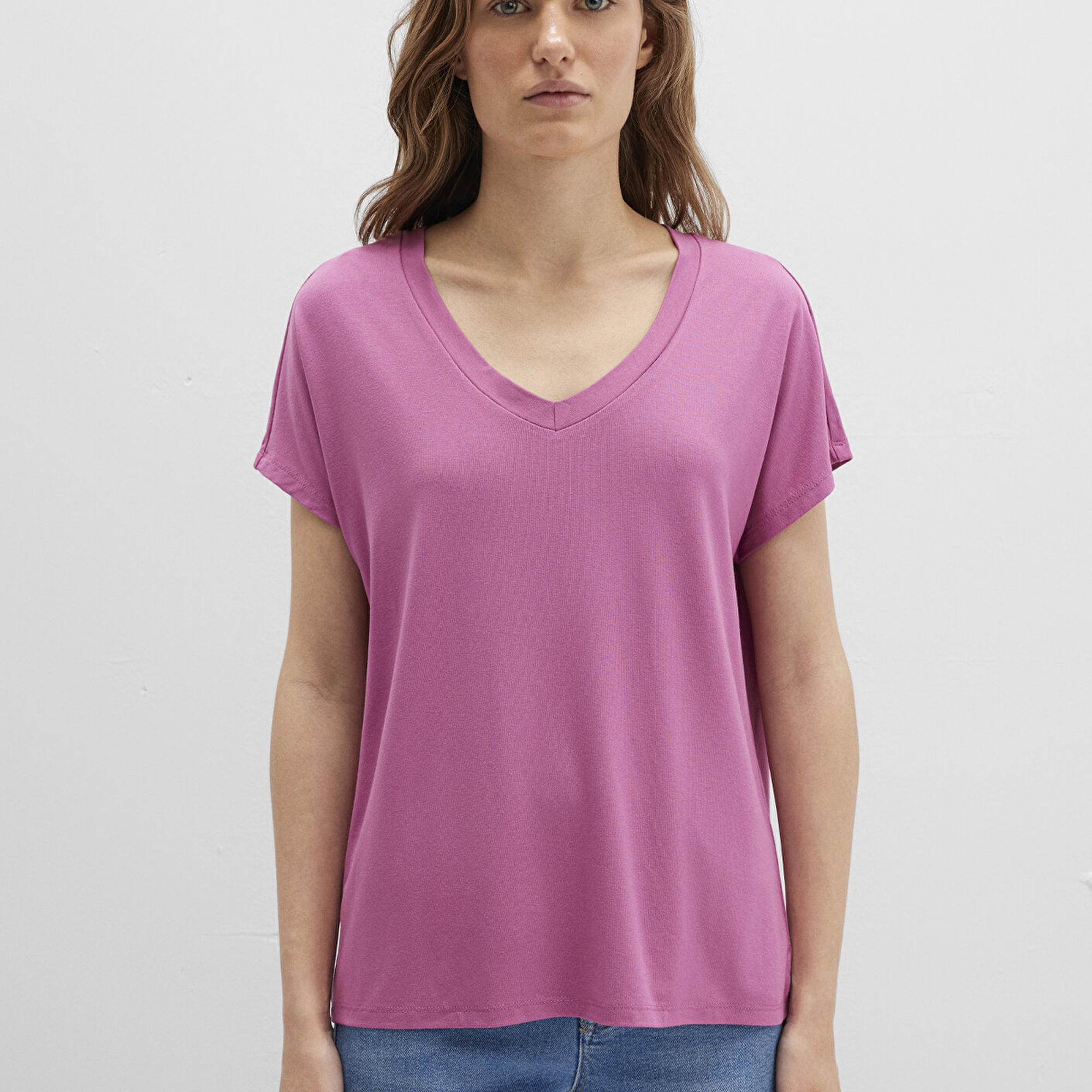 Mavi V Yaka Pembe Basic Viskoz Tişört Regular Fit / Normal Kesim 167714-70955