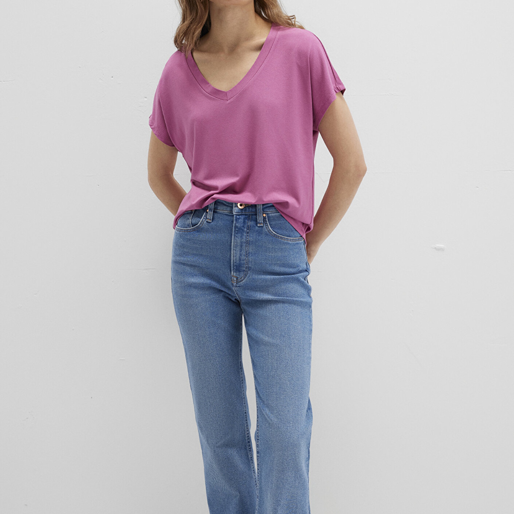 Mavi V Yaka Pembe Basic Viskoz Tişört Regular Fit / Normal Kesim 167714-70955