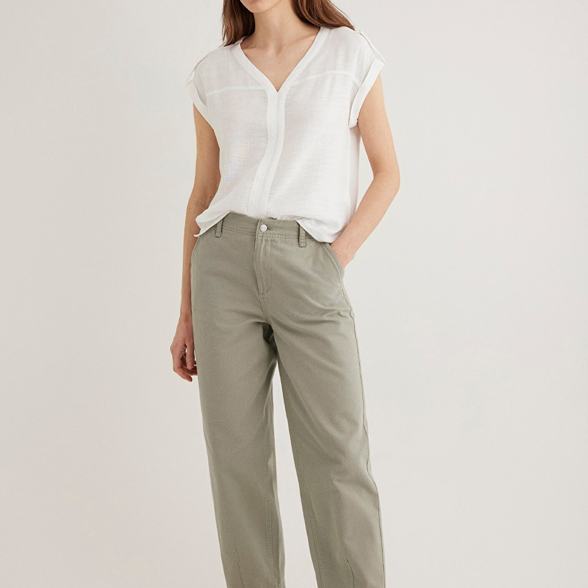 Mavi V Yaka Beyaz Bluz 122504-30701