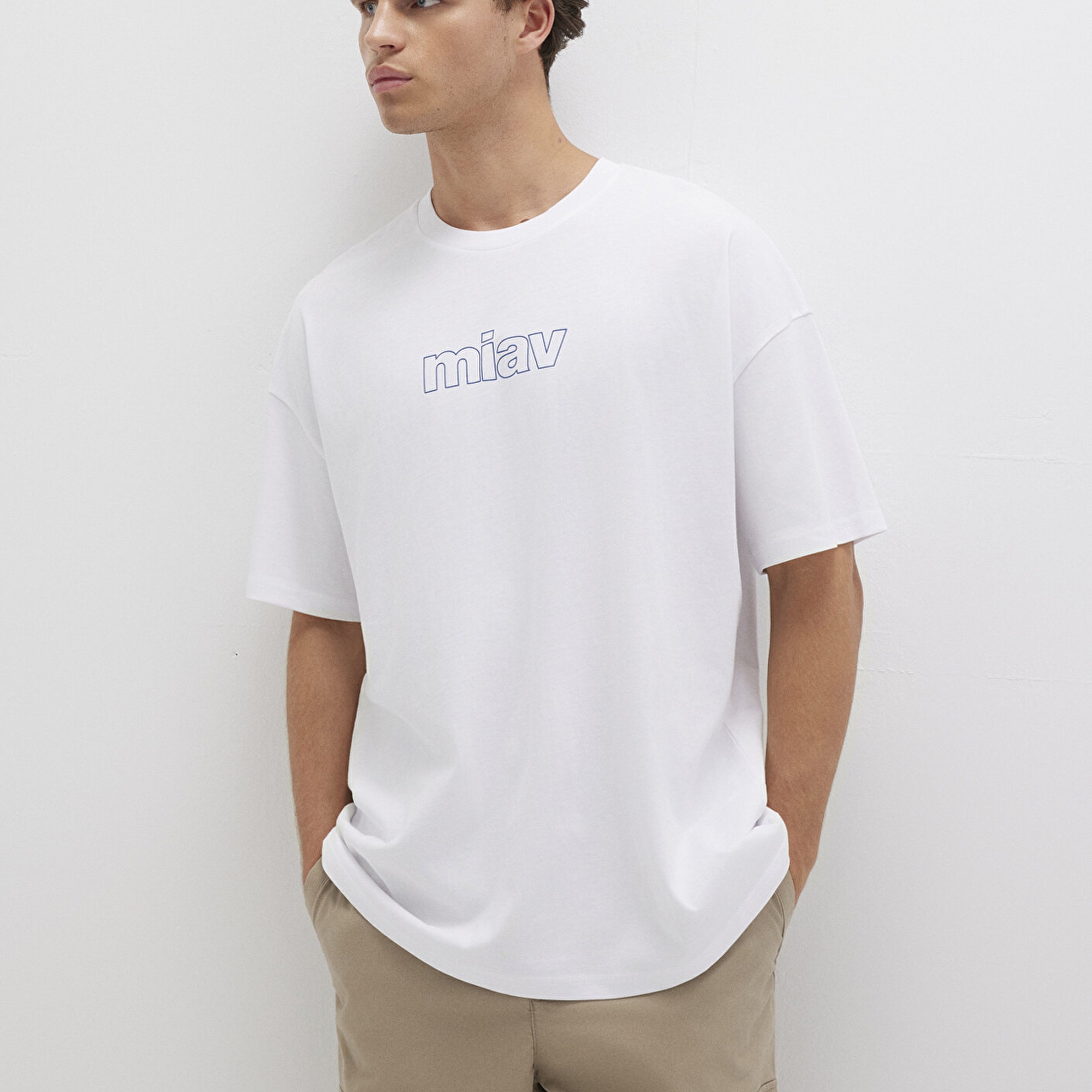 Mavi Miav Baskılı Oversize Beyaz Tişört Oversize / Geniş Kesim 0611704-620