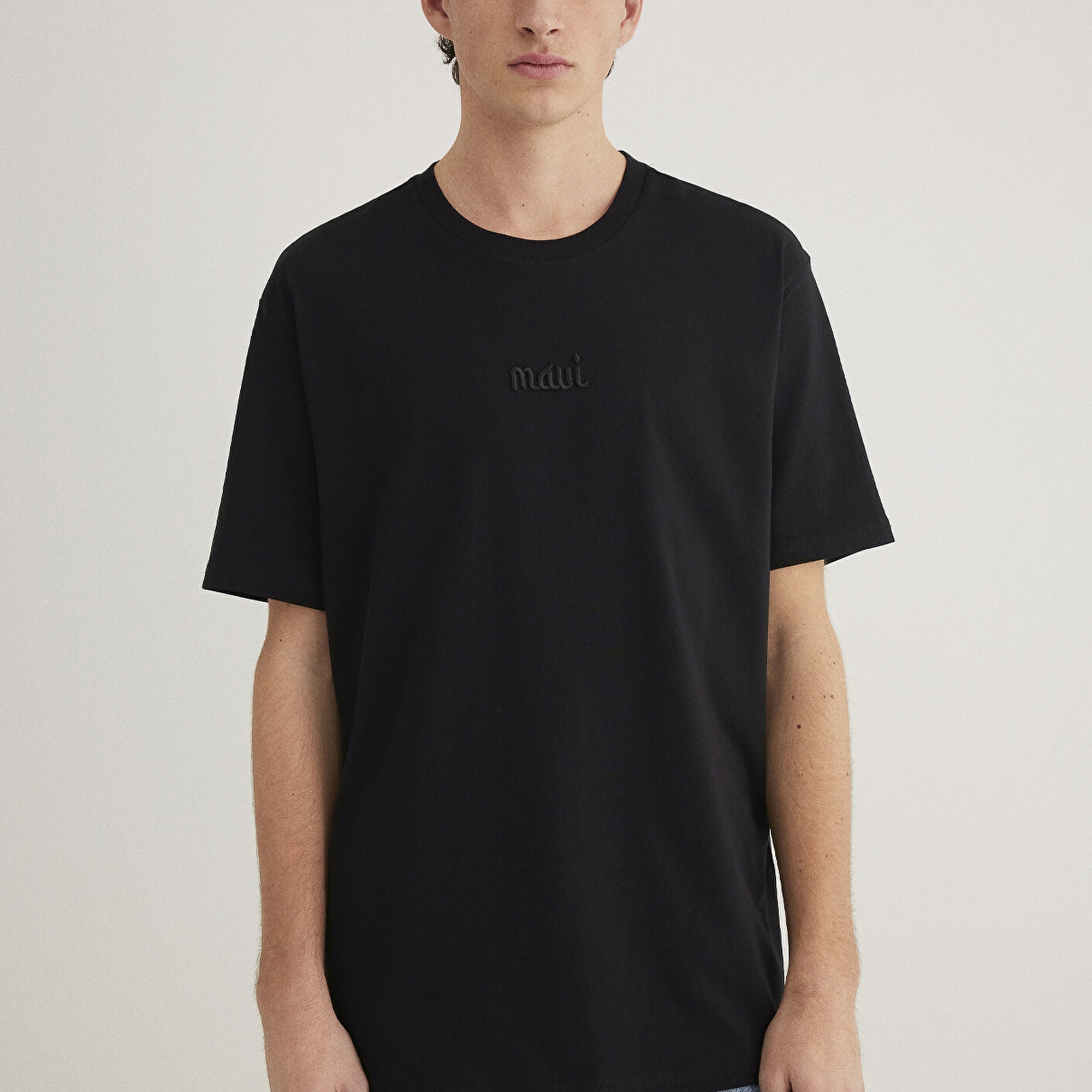 Mavi Mavi Nakışlı Siyah Tişört Loose Fit / Bol Rahat Kesim 0610100-900