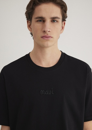  Mavi Mavi Nakışlı Siyah Tişört Loose Fit / Bol Rahat Kesim 0610100-900