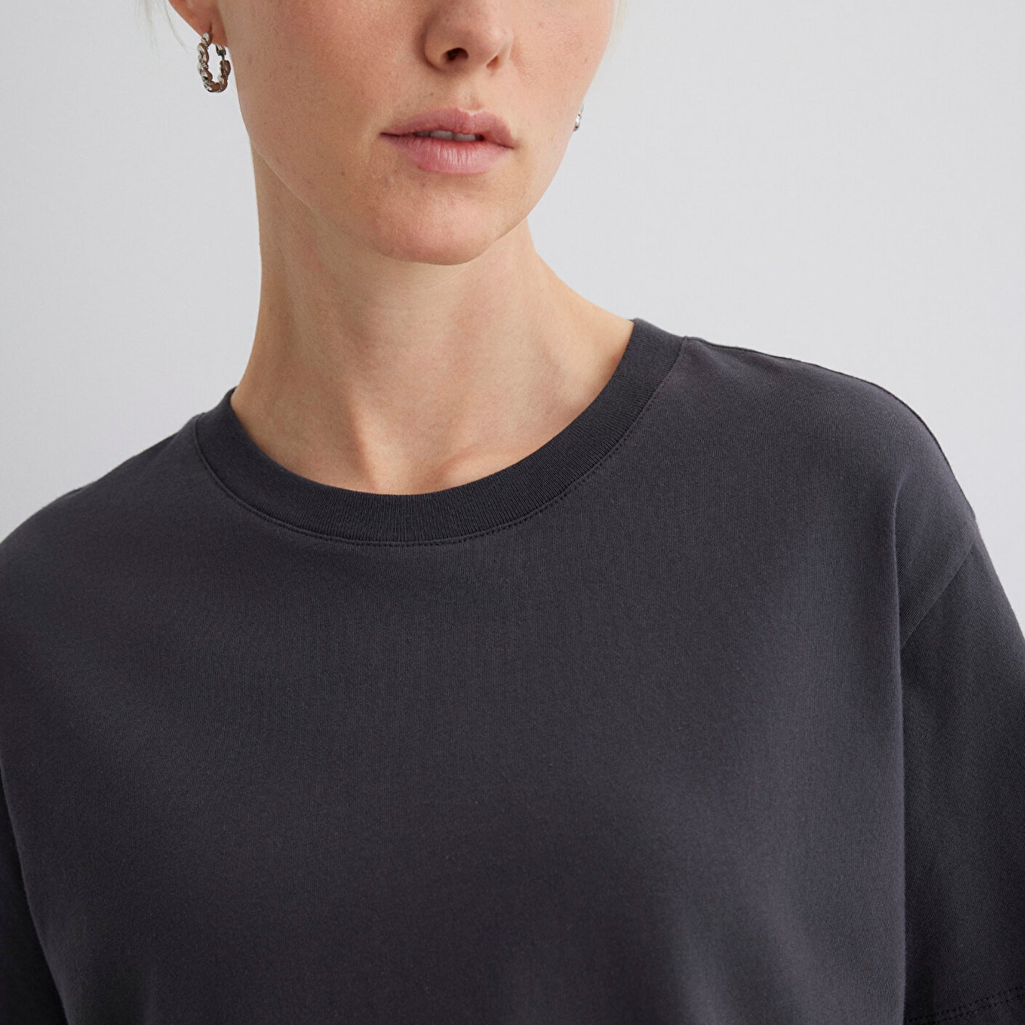 Mavi Bisiklet Yaka Antrasit Basic Tişört Boxy Fit 1611651-70087