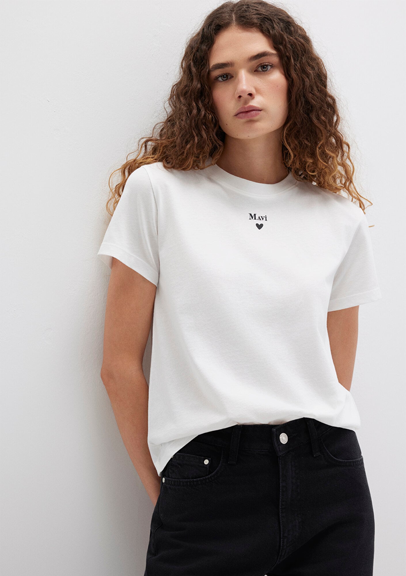  Mavi Mavi Logo Baskılı Beyaz Tişört Semi Slim Fit / Yarı Dar Kesim 1601185-33389